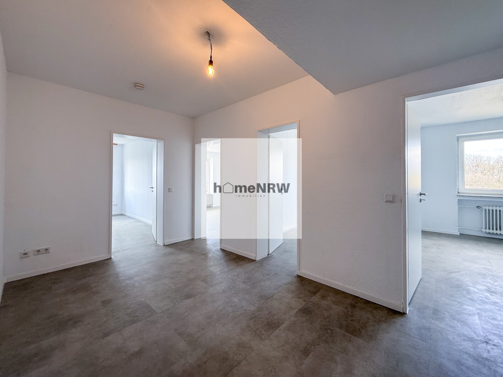 Provisionsfrei! Modernisierte 3,5-Zimmer-Wohnung mit Balkon & Weitblick in Wülfrath Provisionsfrei! Modernisierte 3,5-Zimmer-Wohnung mit Balkon & Weitblick in Wülfrath
