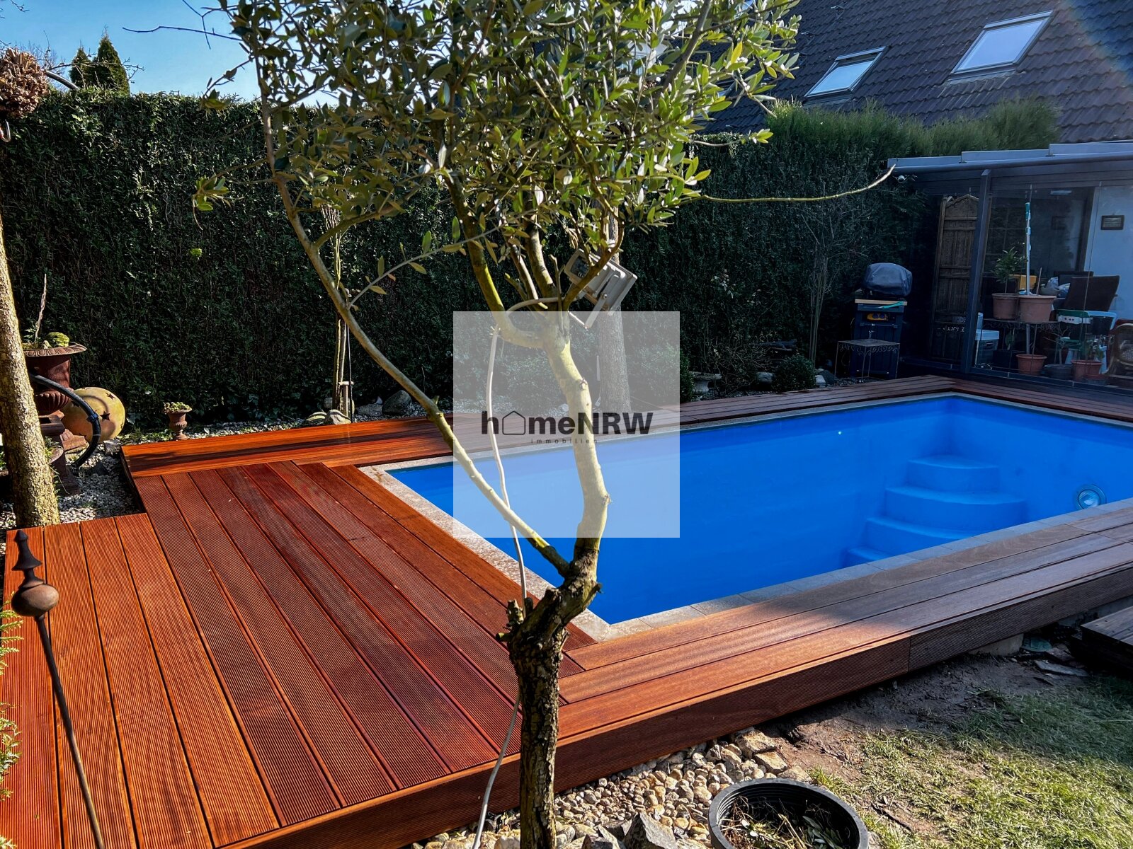 Hochwertiges Einfamilienhaus in Meerbusch – beheizter Pool, eigener Brunnen und Top-Lage Hochwertiges Einfamilienhaus in Meerbusch – beheizter Pool, eigener Brunnen und Top-Lage